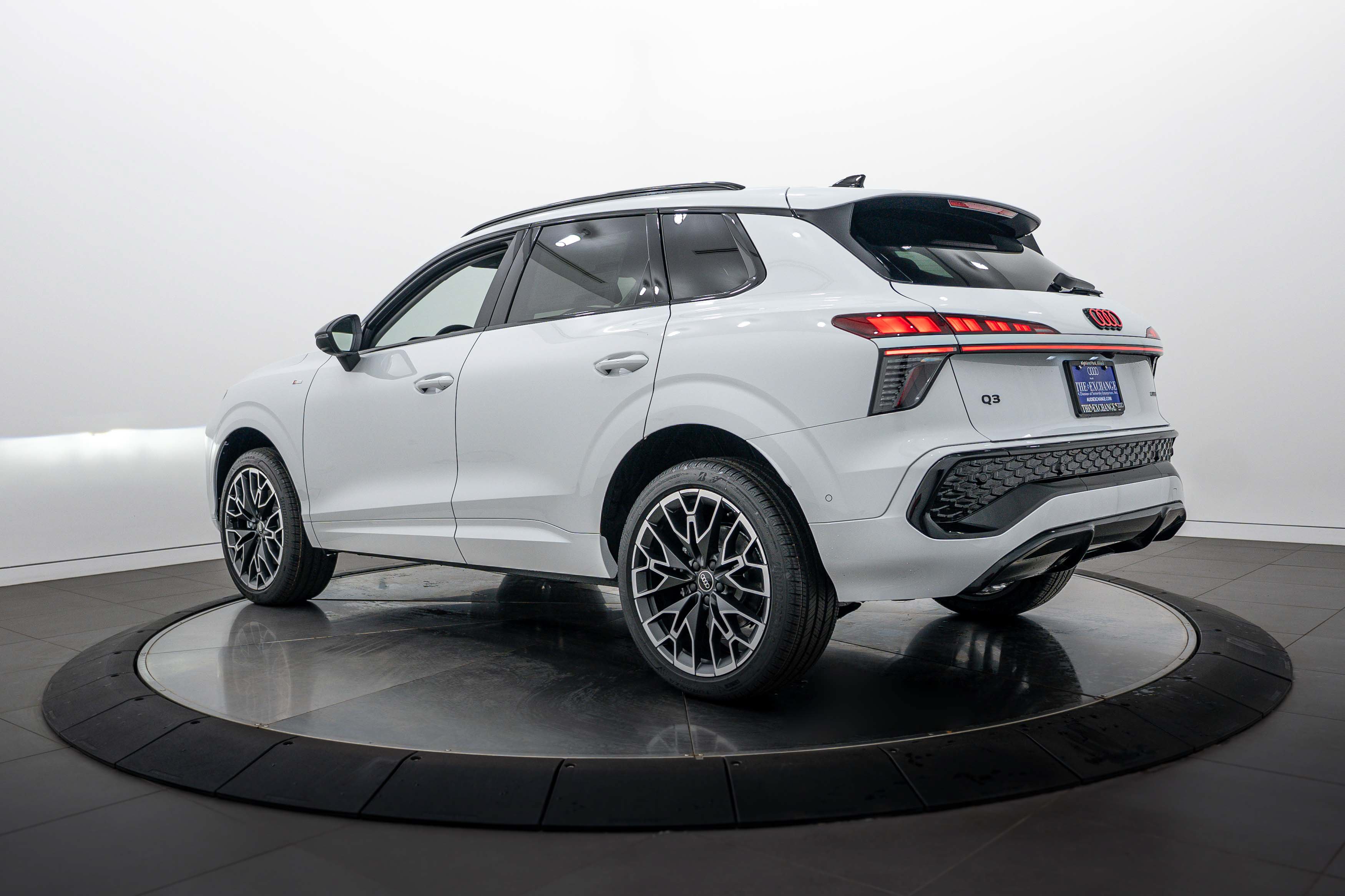 New 2026 Audi Q3 quattro 2.0T AWD/4WD image 5