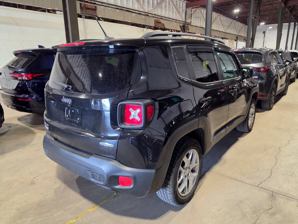 Used 2017 Jeep Renegade Latitude w/ Popular Equipment Group AWD/4WD image 2