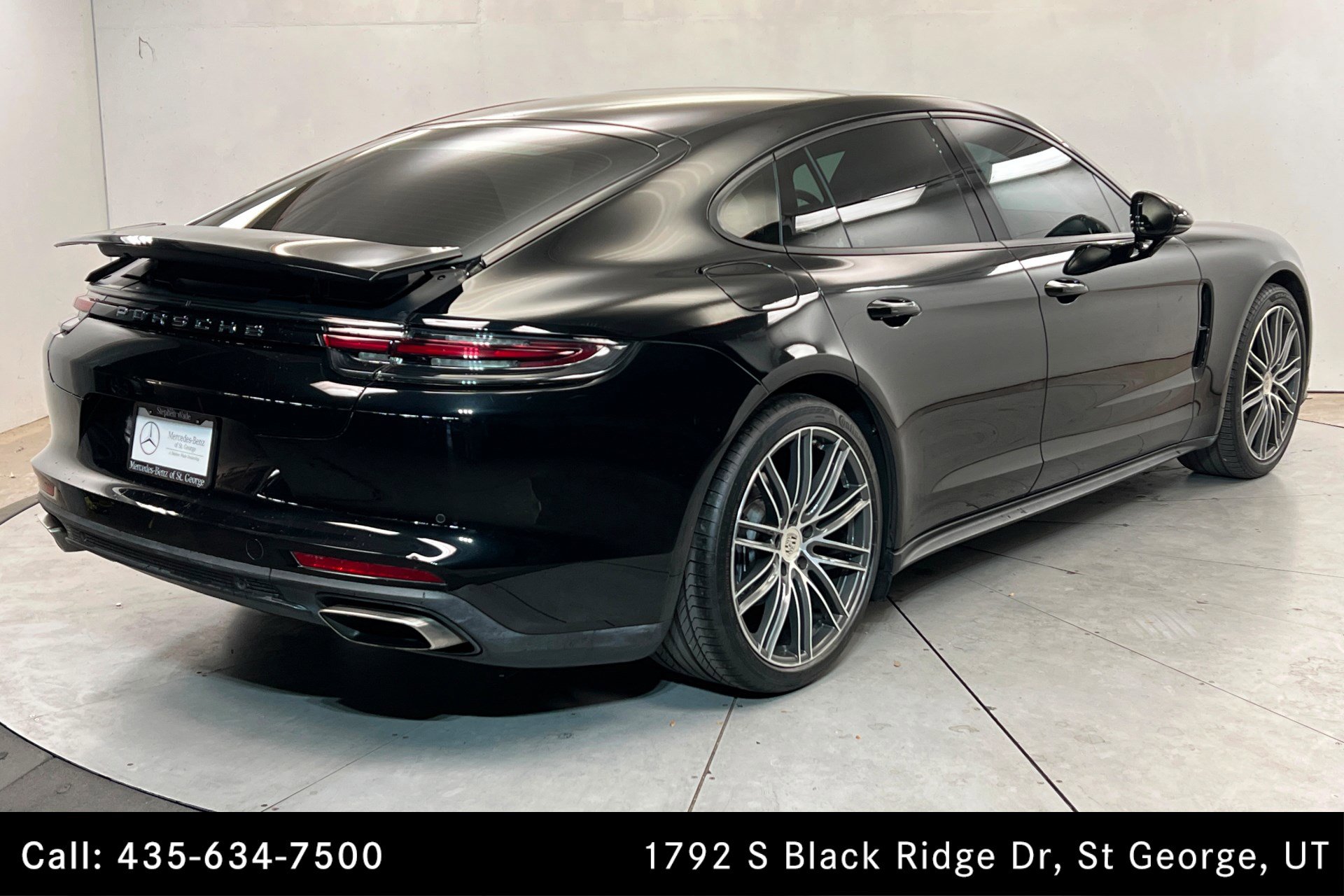 Used 2017 Porsche Panamera 4 AWD/4WD image 5