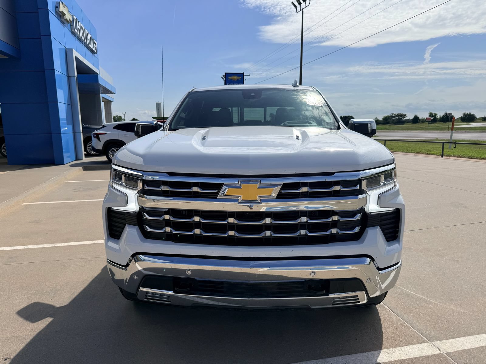 Used 2025 Chevrolet Silverado 1500 LTZ AWD/4WD image 3