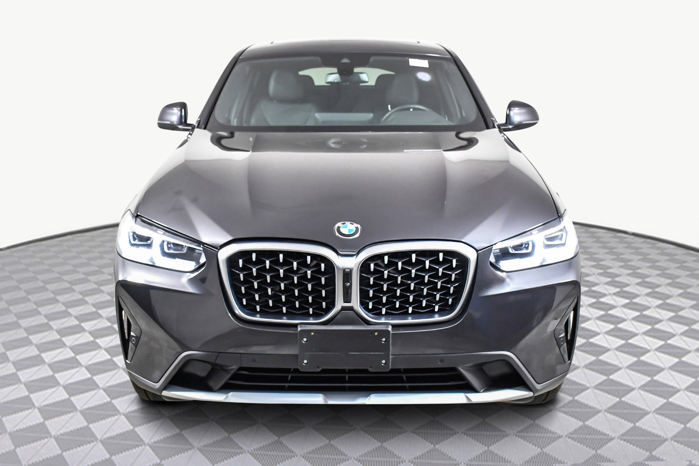 Used 2025 BMW X4 xDrive30i image 2