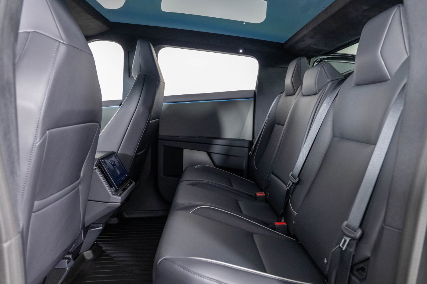 Used 2024 Tesla Cybertruck AWD Crew Cab image 18