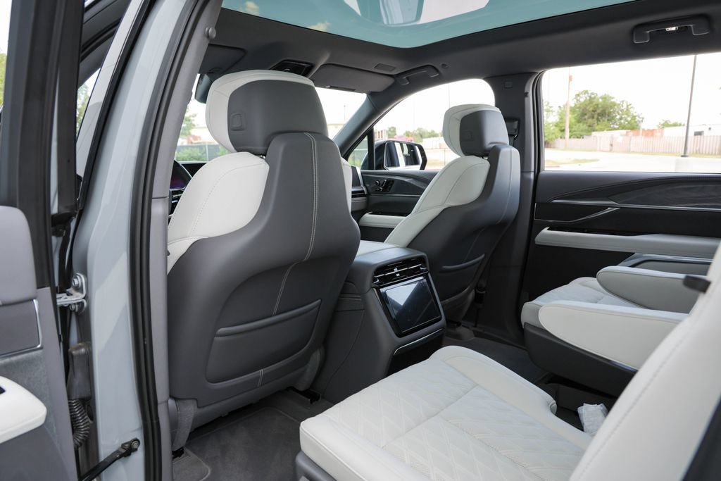 Used 2026 Cadillac Escalade IQL Sport 1 AWD/4WD image 32