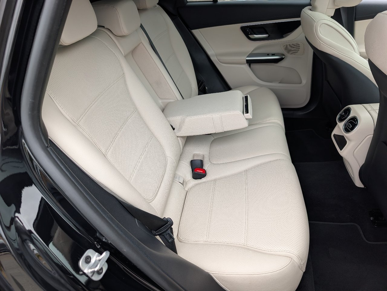 Used 2024 Mercedes-Benz GLC 300 image 5