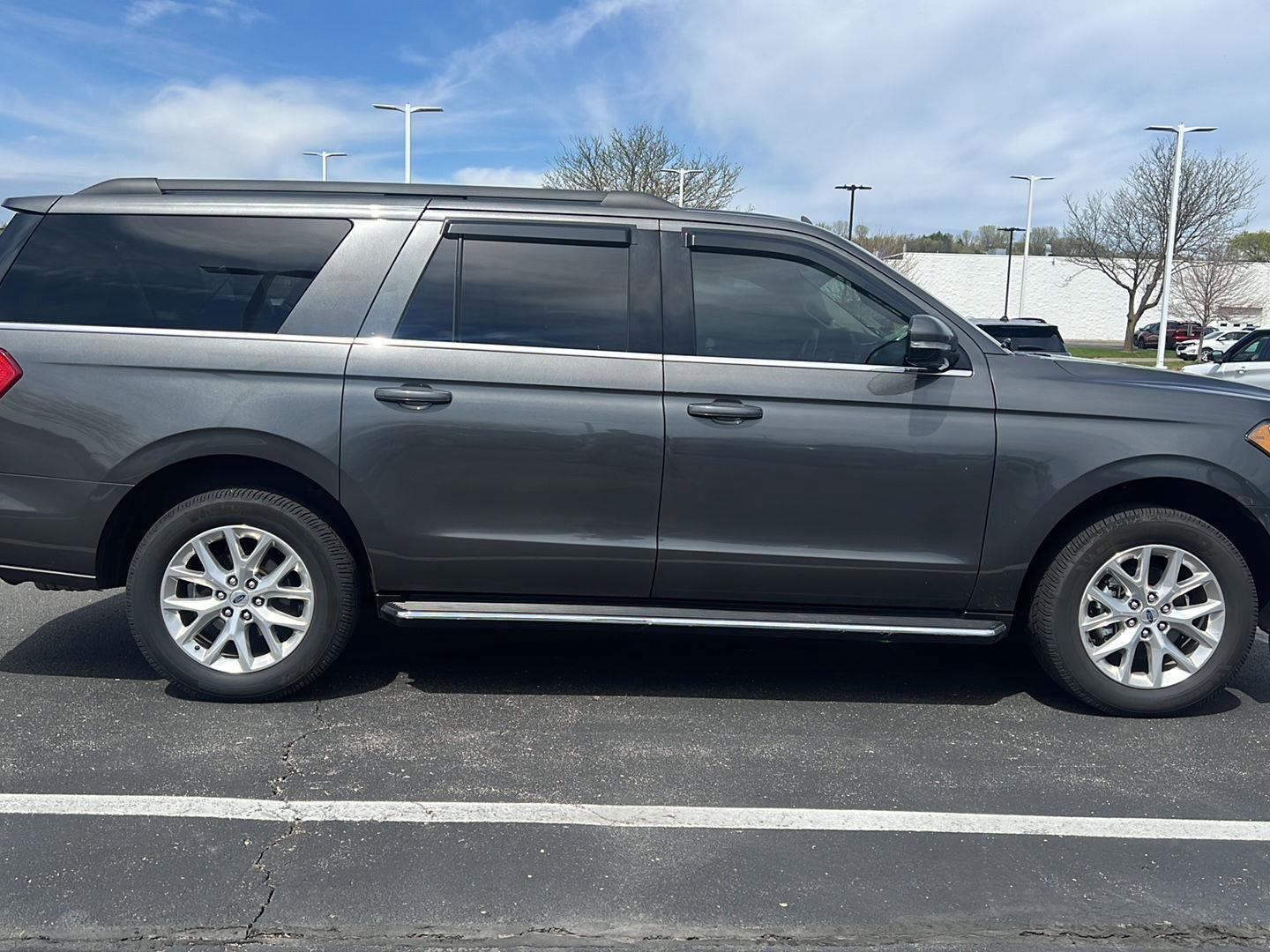 Used 2020 Ford Expedition Max XLT w/ Equipment Group 202A AWD/4WD image 4