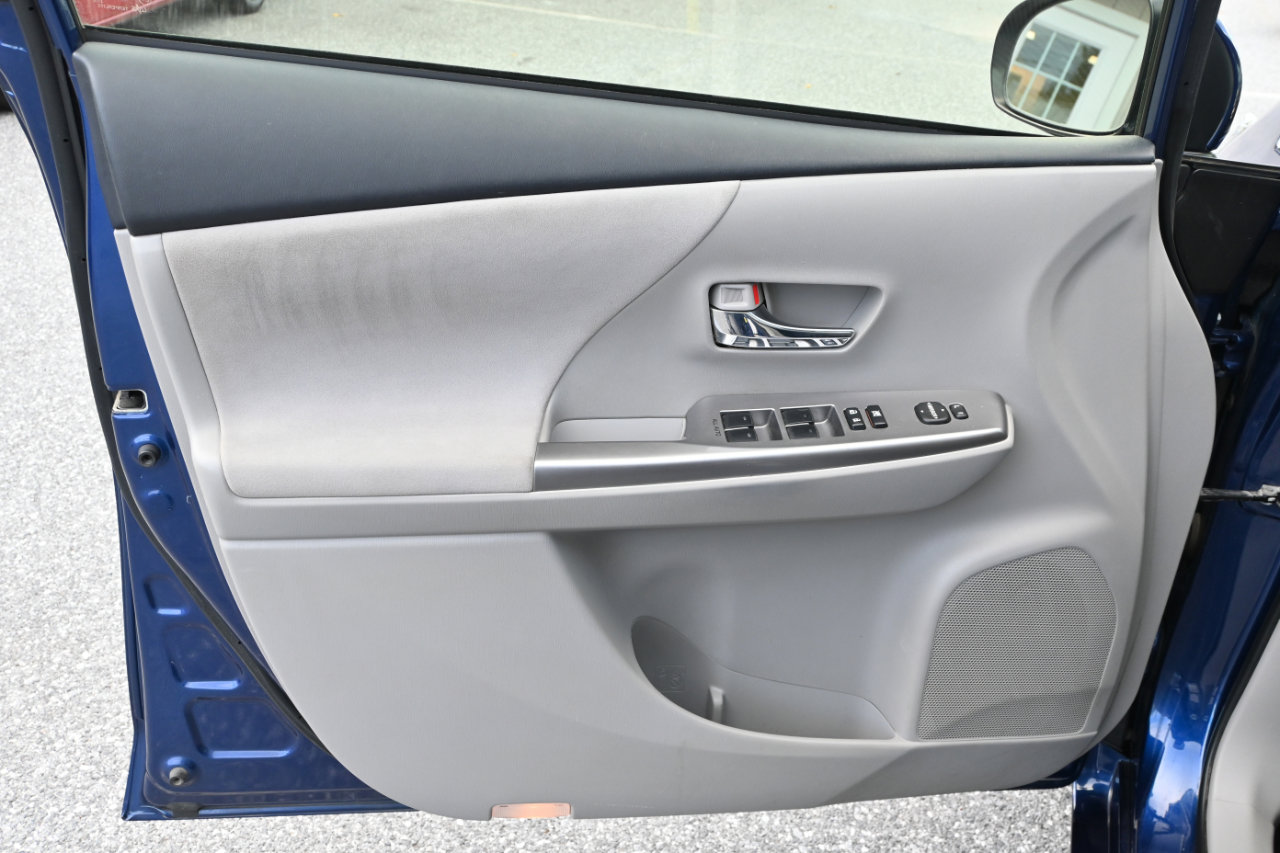 Used 2017 Toyota Prius V Three image 13