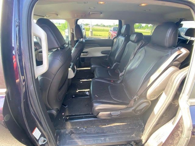 Used 2022 Kia Carnival LX FWD image 28