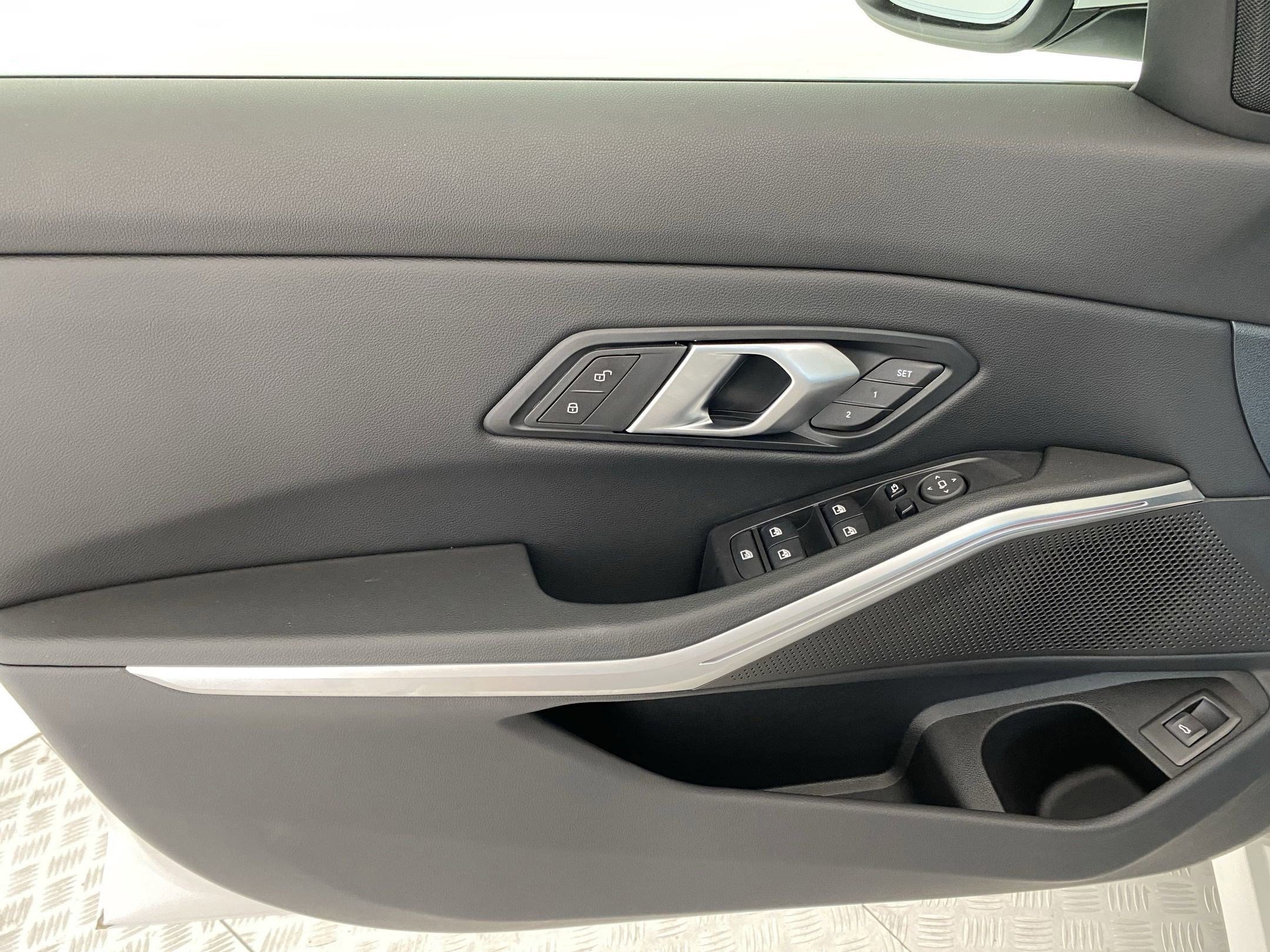 Used 2025 BMW 330i xDrive Sedan w/ Convenience Package image 11