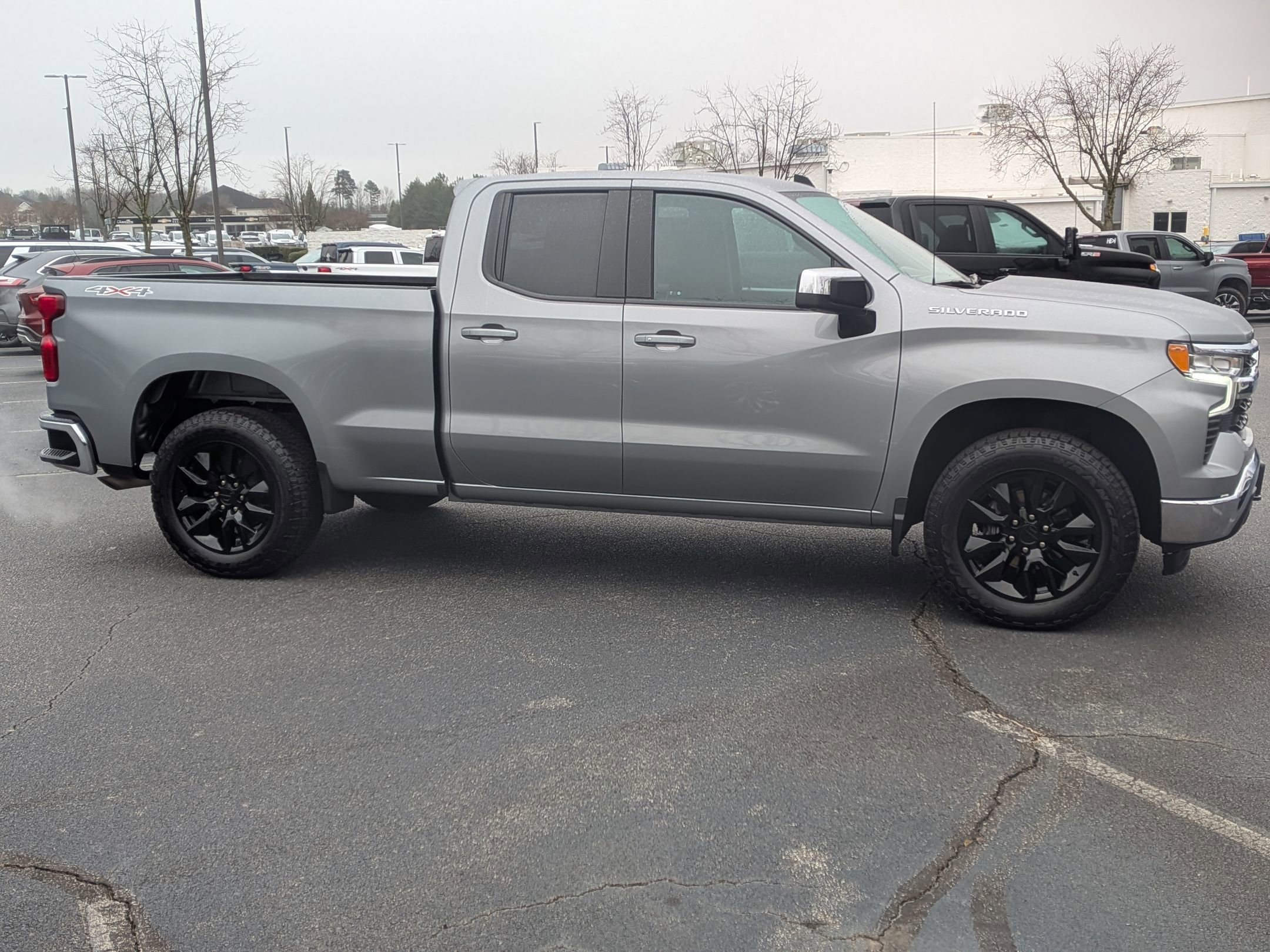 Used 2024 Chevrolet Silverado 1500 LT image 10