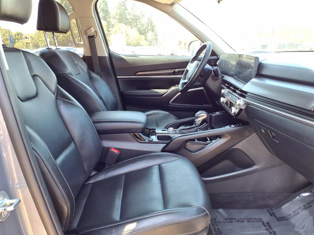 Used 2024 Kia Telluride S image 10