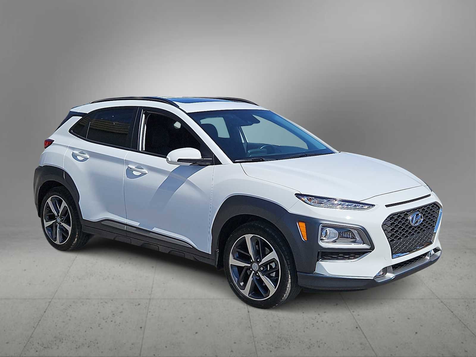 Certified 2021 Hyundai Kona Limited w/ Cargo Package FWD image 2