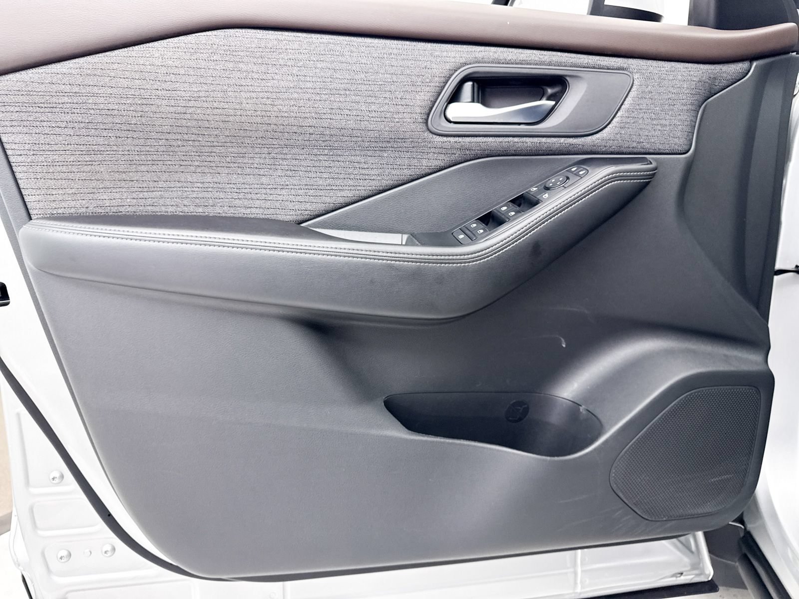 Used 2022 Nissan Rogue SV FWD image 27