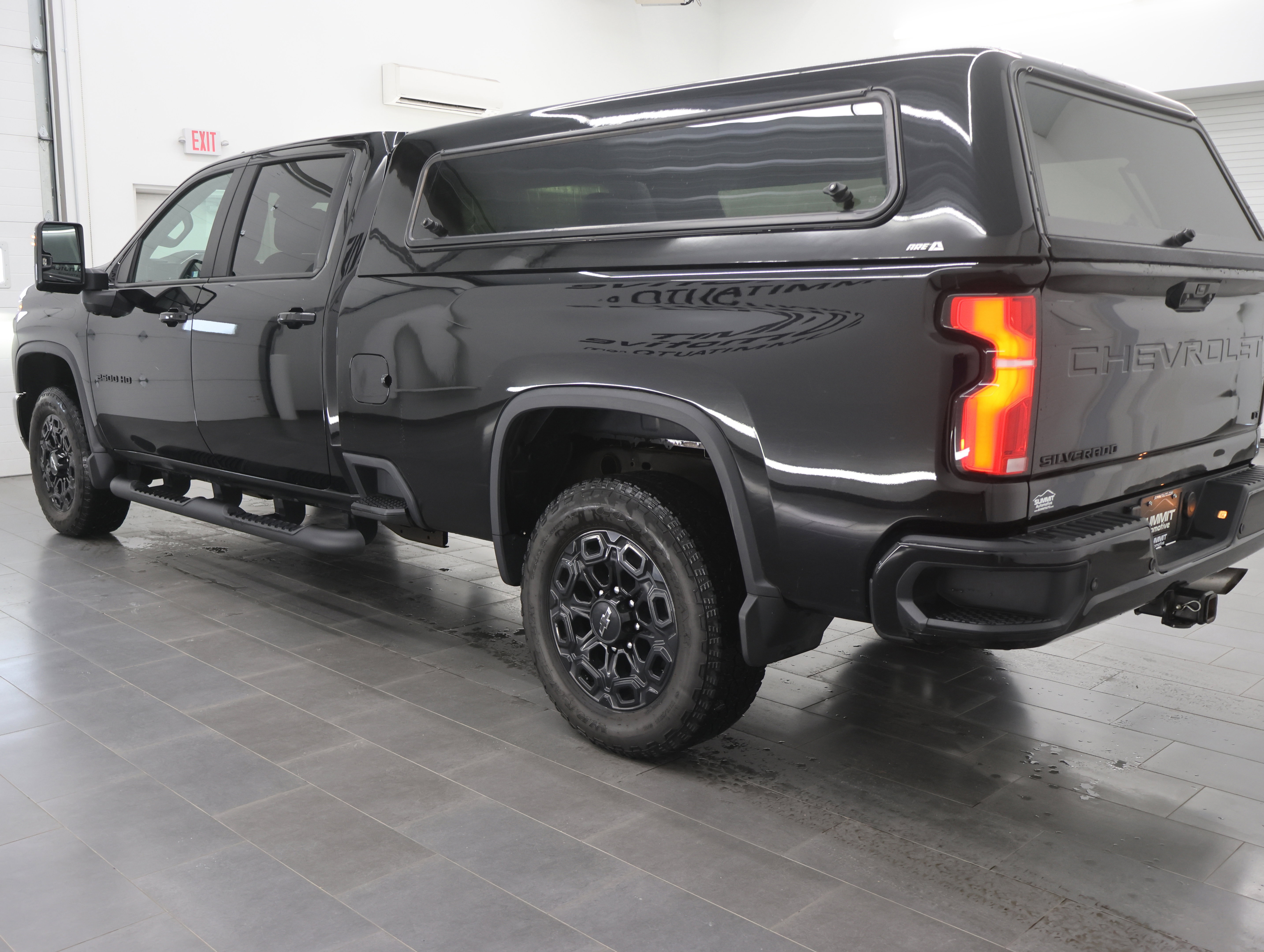 Used 2024 Chevrolet Silverado 2500 LT w/ Midnight Edition image 6