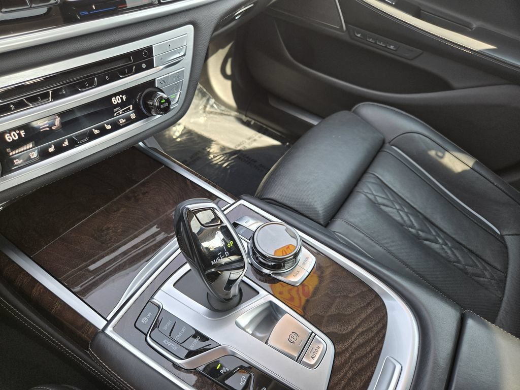 Used 2020 BMW 750i xDrive w/ Executive Package AWD/4WD image 21