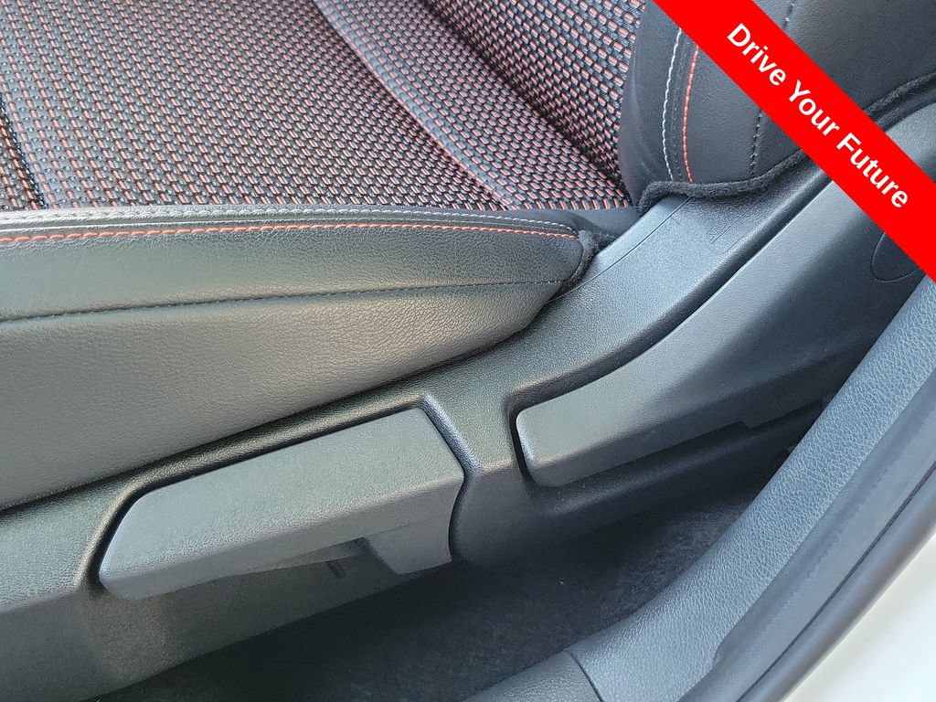 Used 2025 Nissan Kicks SR w/ SR Premium Package AWD/4WD image 16