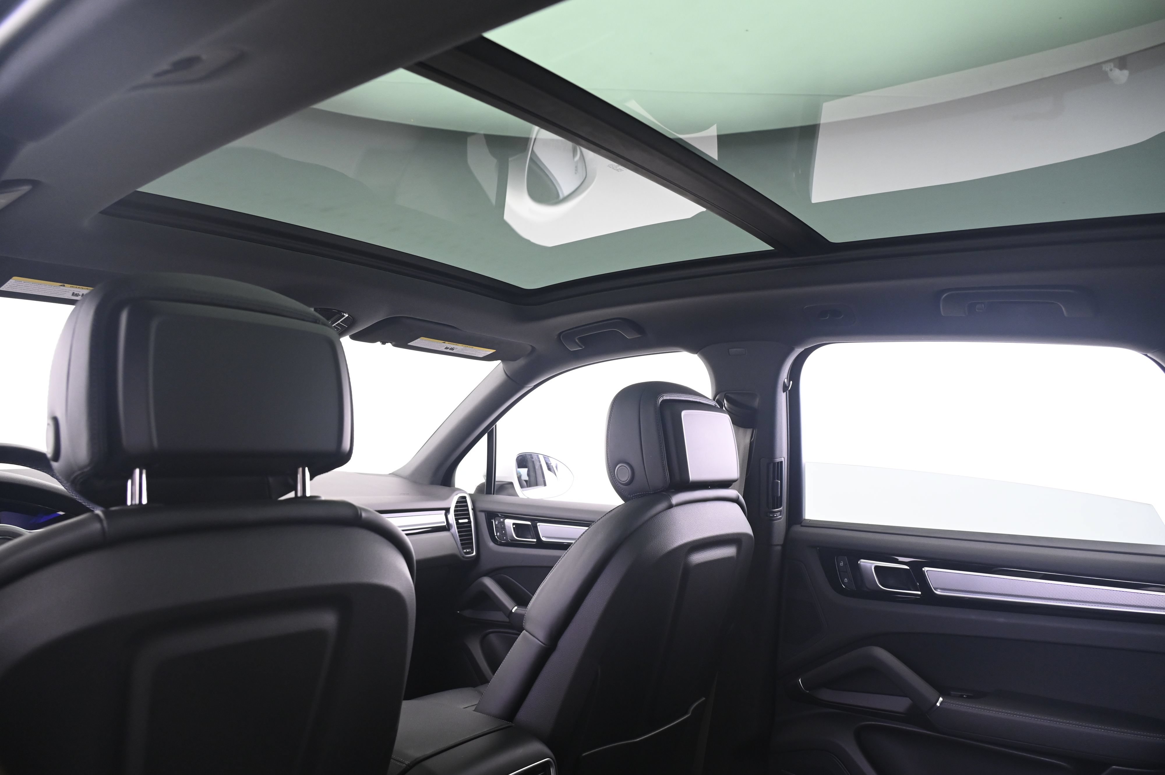 Certified 2023 Porsche Cayenne AWD/4WD image 25