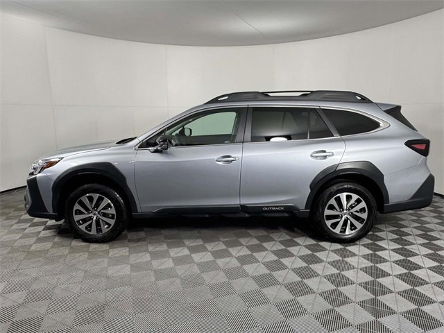 Used 2024 Subaru Outback Premium image 11