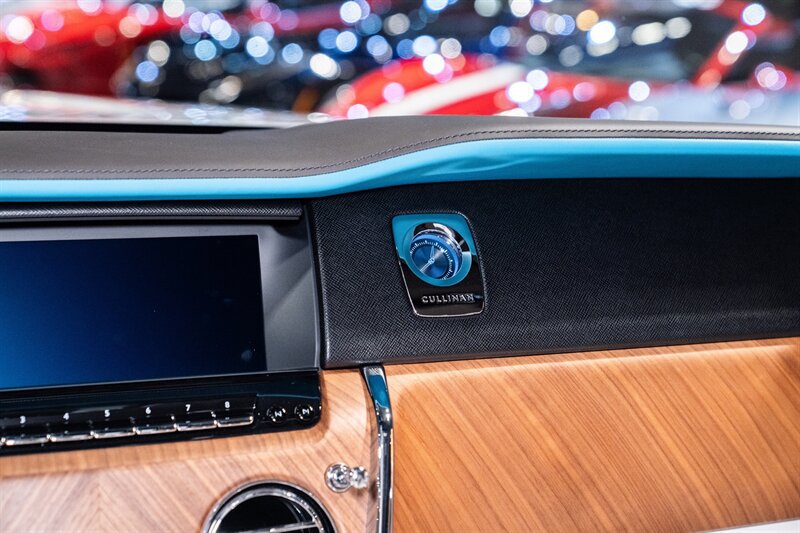 Used 2023 Rolls-Royce Cullinan w/ Cullinan Package AWD/4WD image 15