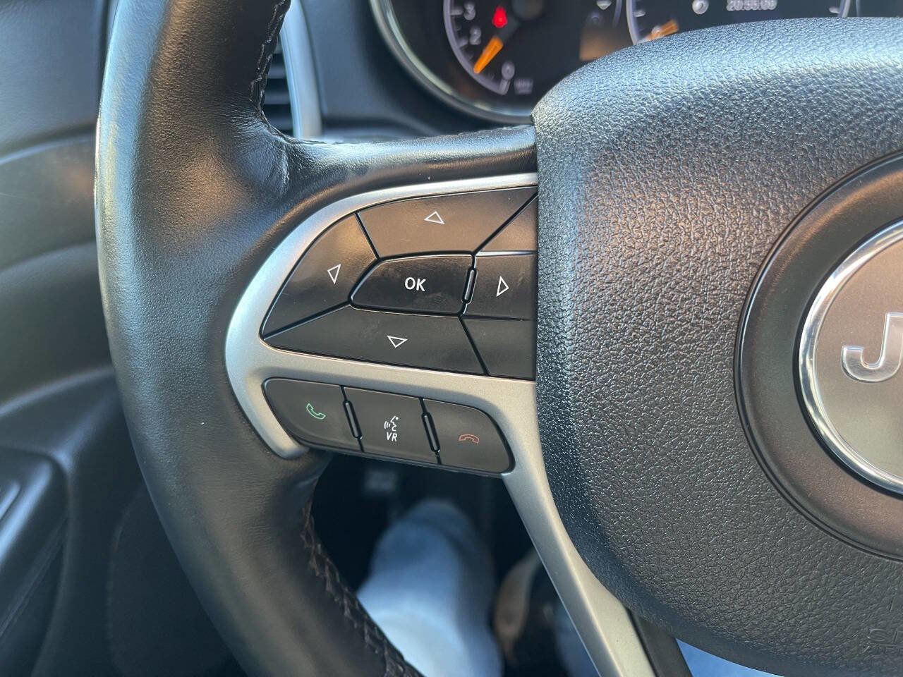 Used 2018 Jeep Grand Cherokee Altitude AWD/4WD image 32