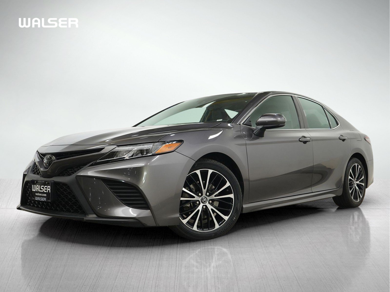 Used 2019 Toyota Camry SE FWD image 1