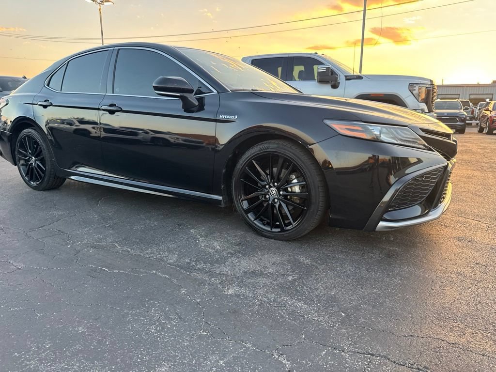 Used 2021 Toyota Camry XSE FWD image 3