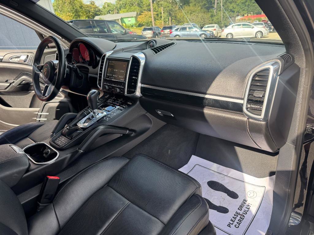 Used 2016 Porsche Cayenne S AWD/4WD image 30