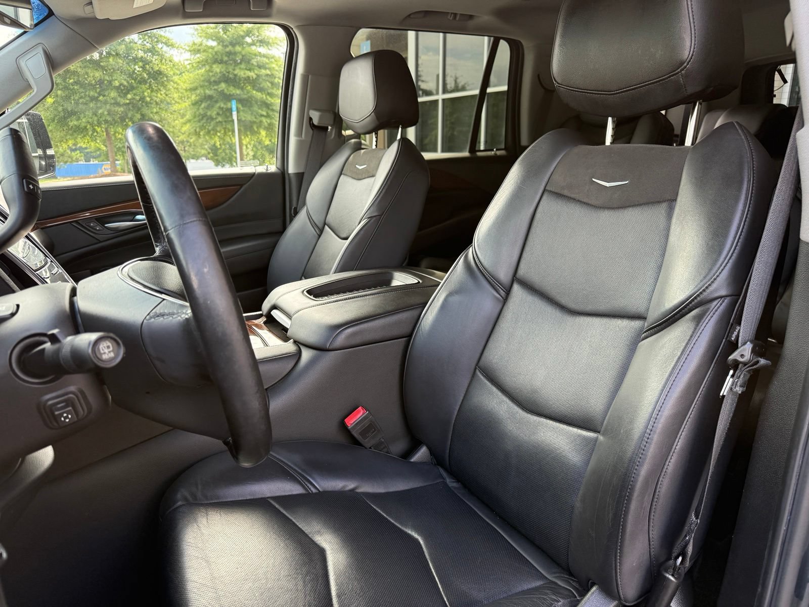 Used 2019 Cadillac Escalade Luxury AWD/4WD image 35