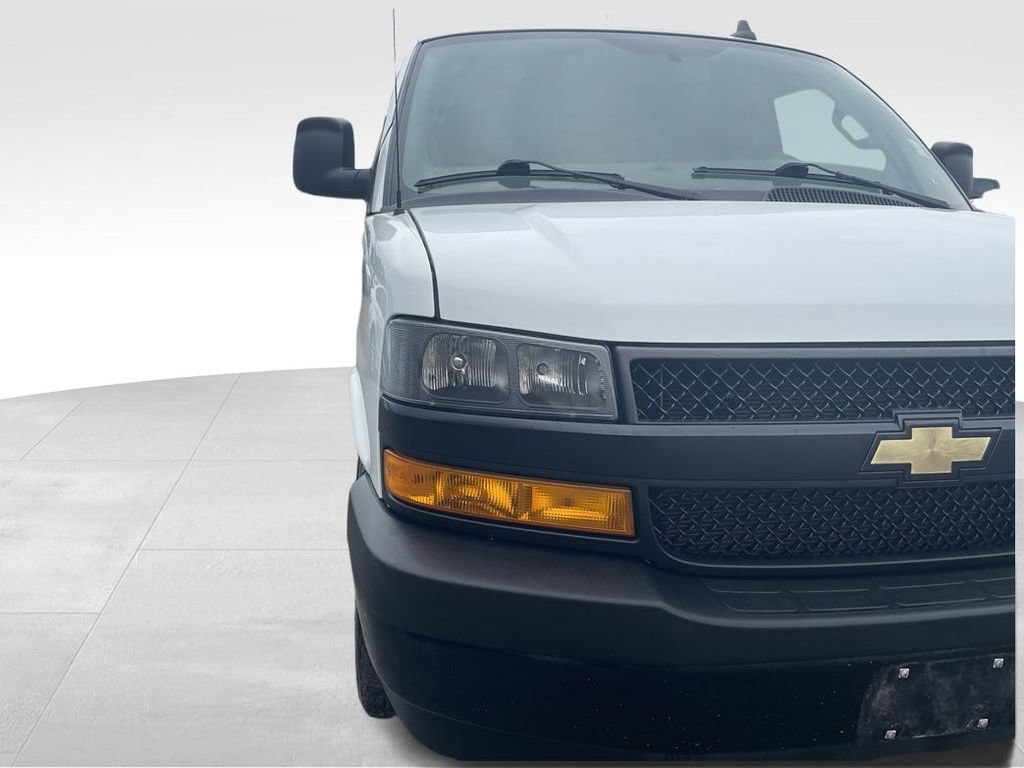 Used 2021 Chevrolet Express 2500 w/ Driver Convenience Package RWD image 18