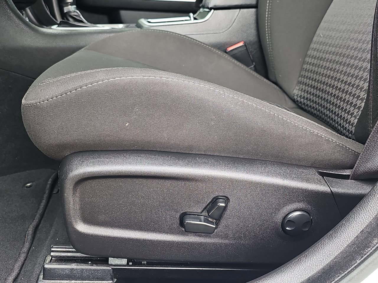 Used 2023 Dodge Charger GT image 28