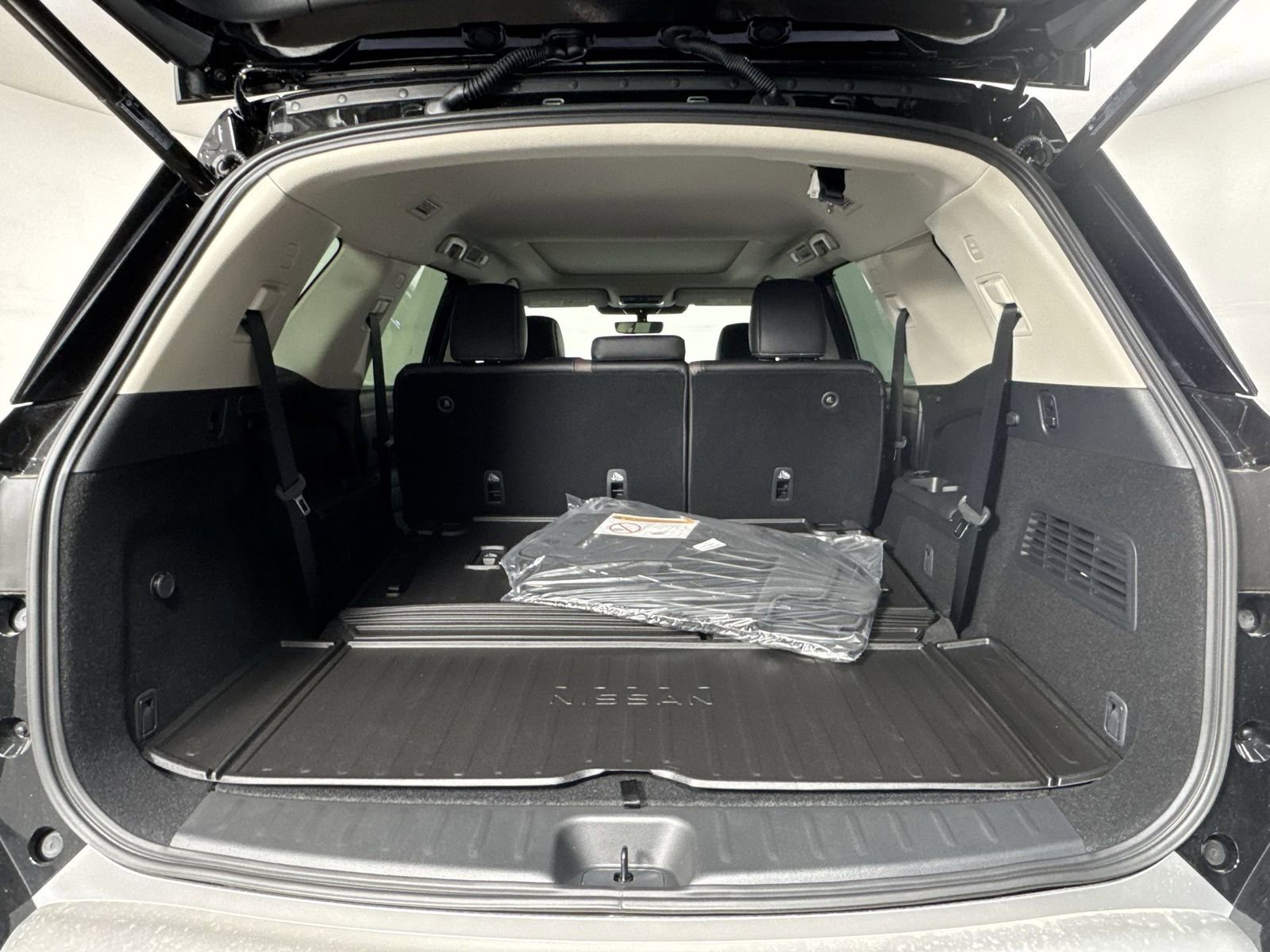 New 2025 Nissan Pathfinder Platinum w/ Cargo Package image 33