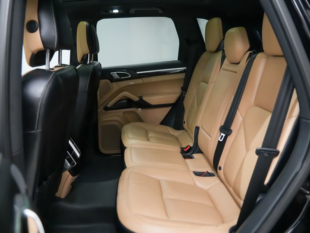 Used 2016 Porsche Cayenne image 17