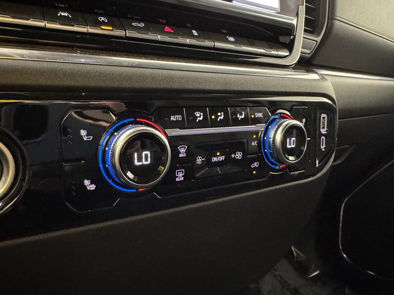 Used 2024 GMC Sierra 1500 Elevation image 29