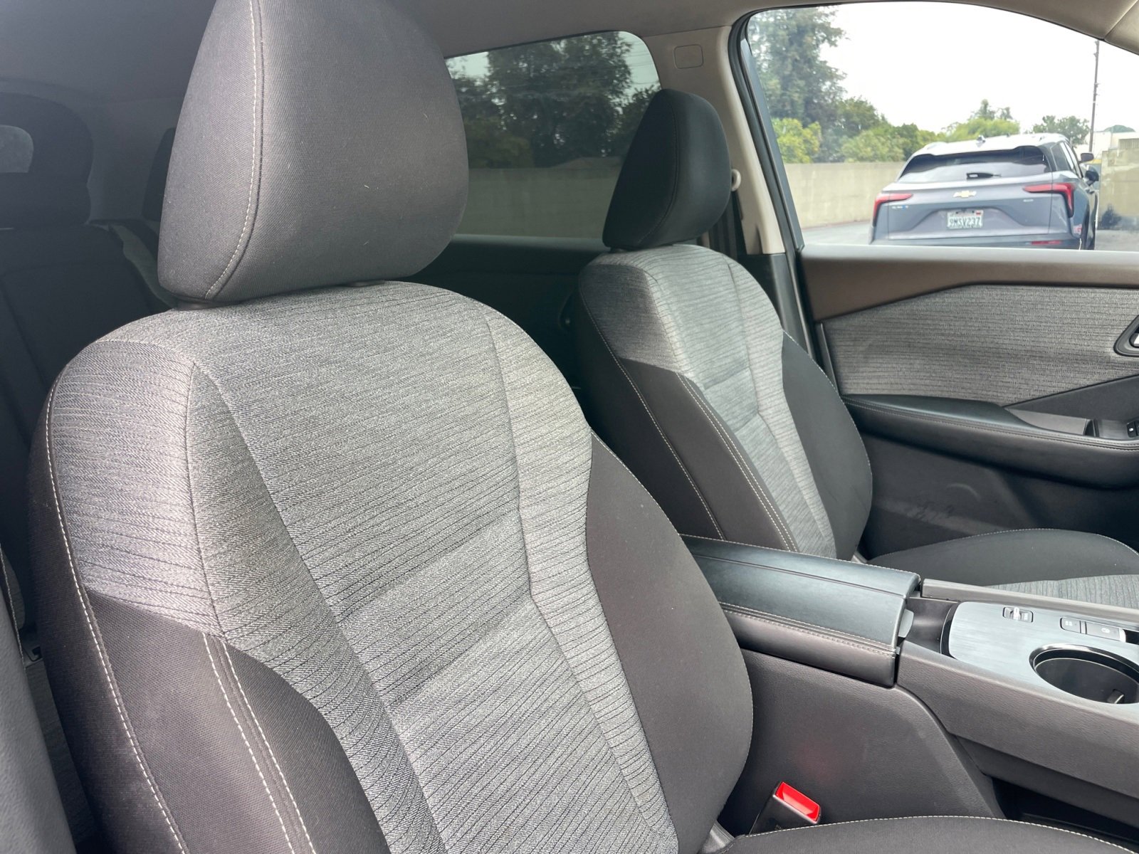 Used 2023 Nissan Rogue SV image 24