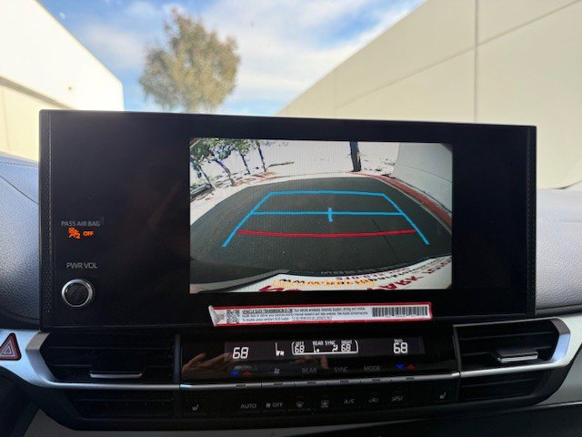 Used 2025 Toyota Sienna XLE image 19