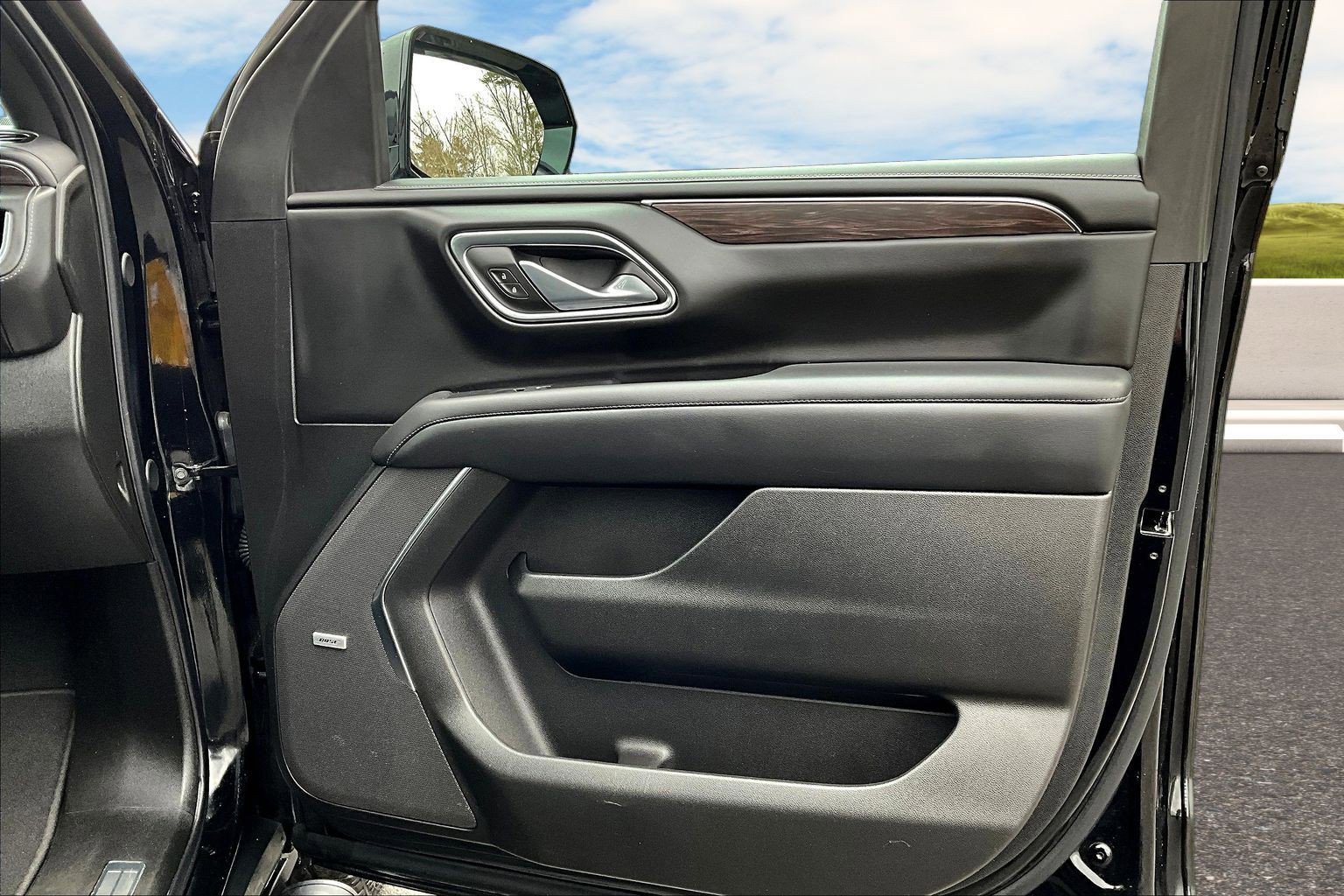 Used 2024 Chevrolet Tahoe Z71 w/ Luxury Package image 20