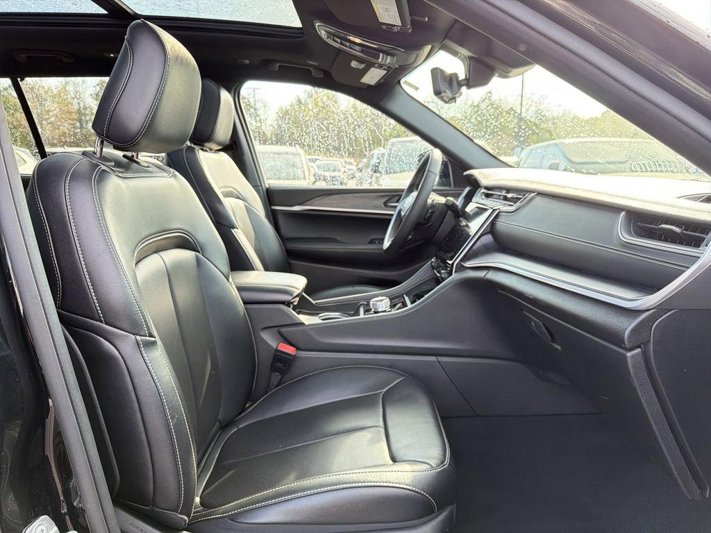 Used 2024 Jeep Grand Cherokee L Limited w/ Luxury Tech Group II image 20