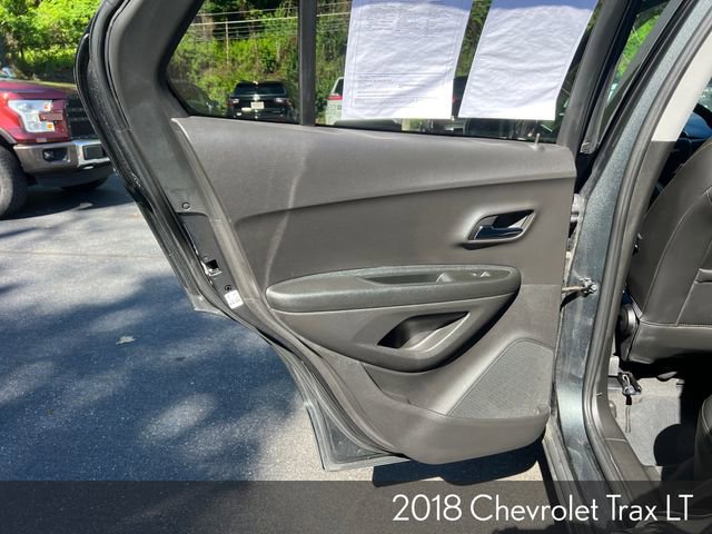 Used 2018 Chevrolet Trax LT w/ LT Convenience Package AWD/4WD image 18