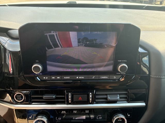 Used 2024 Nissan Pathfinder SV image 26