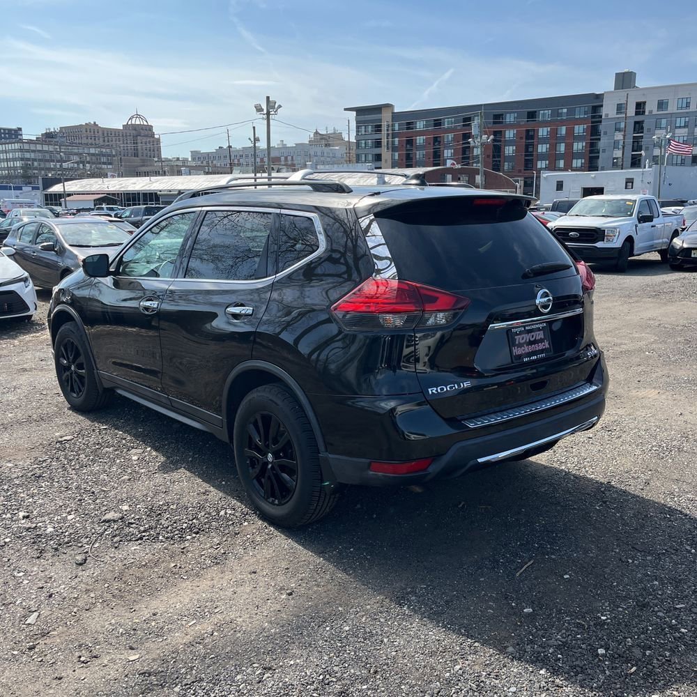 Used 2017 Nissan Rogue SV w/ Midnight Edition image 6