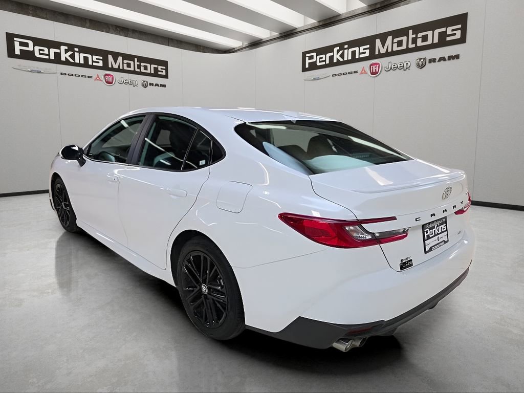 Used 2025 Toyota Camry SE FWD image 3
