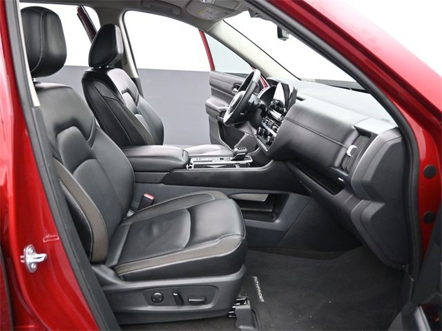 Used 2024 Nissan Pathfinder SL image 16