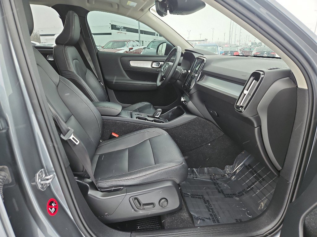 Used 2019 Volvo XC40 T5 Momentum image 17