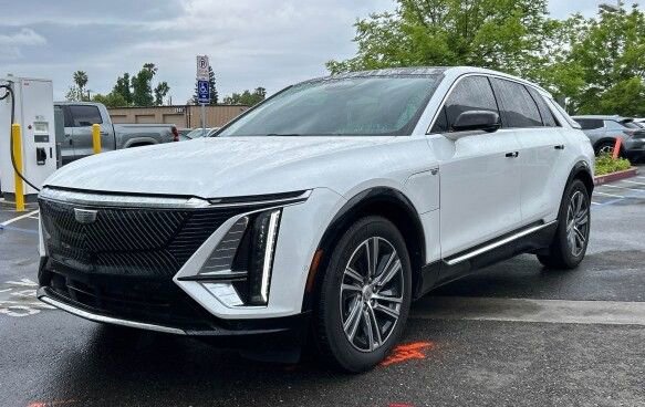 Certified 2024 Cadillac Lyriq Luxury image 1