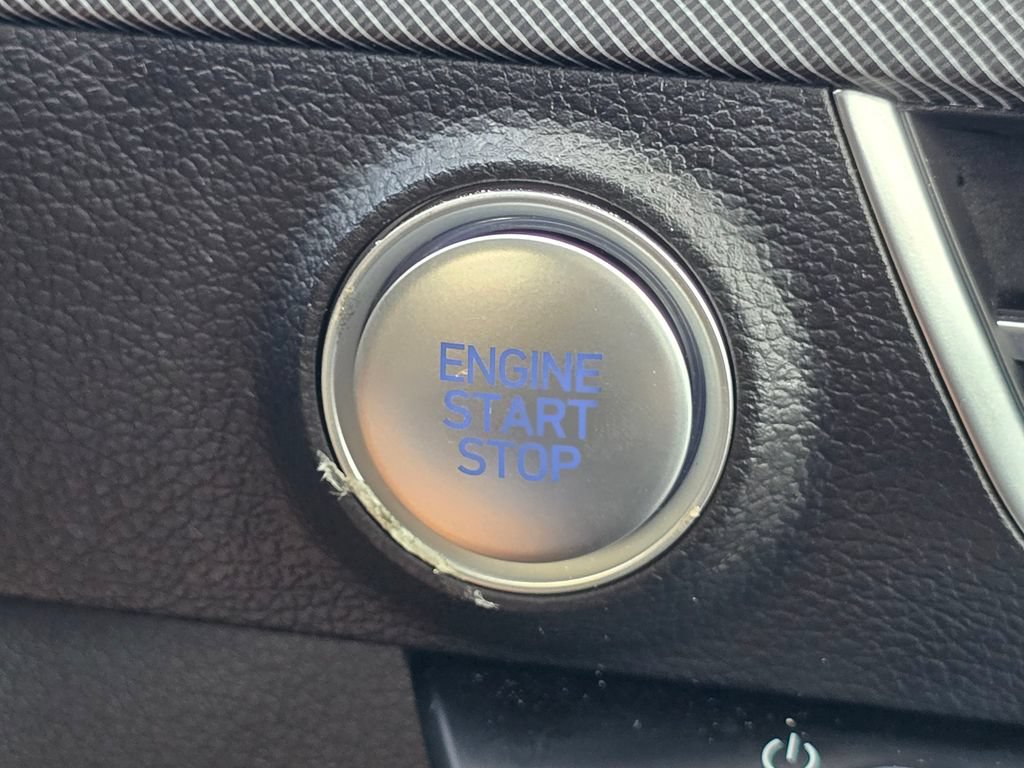 Used 2025 Hyundai Sonata SE FWD image 28