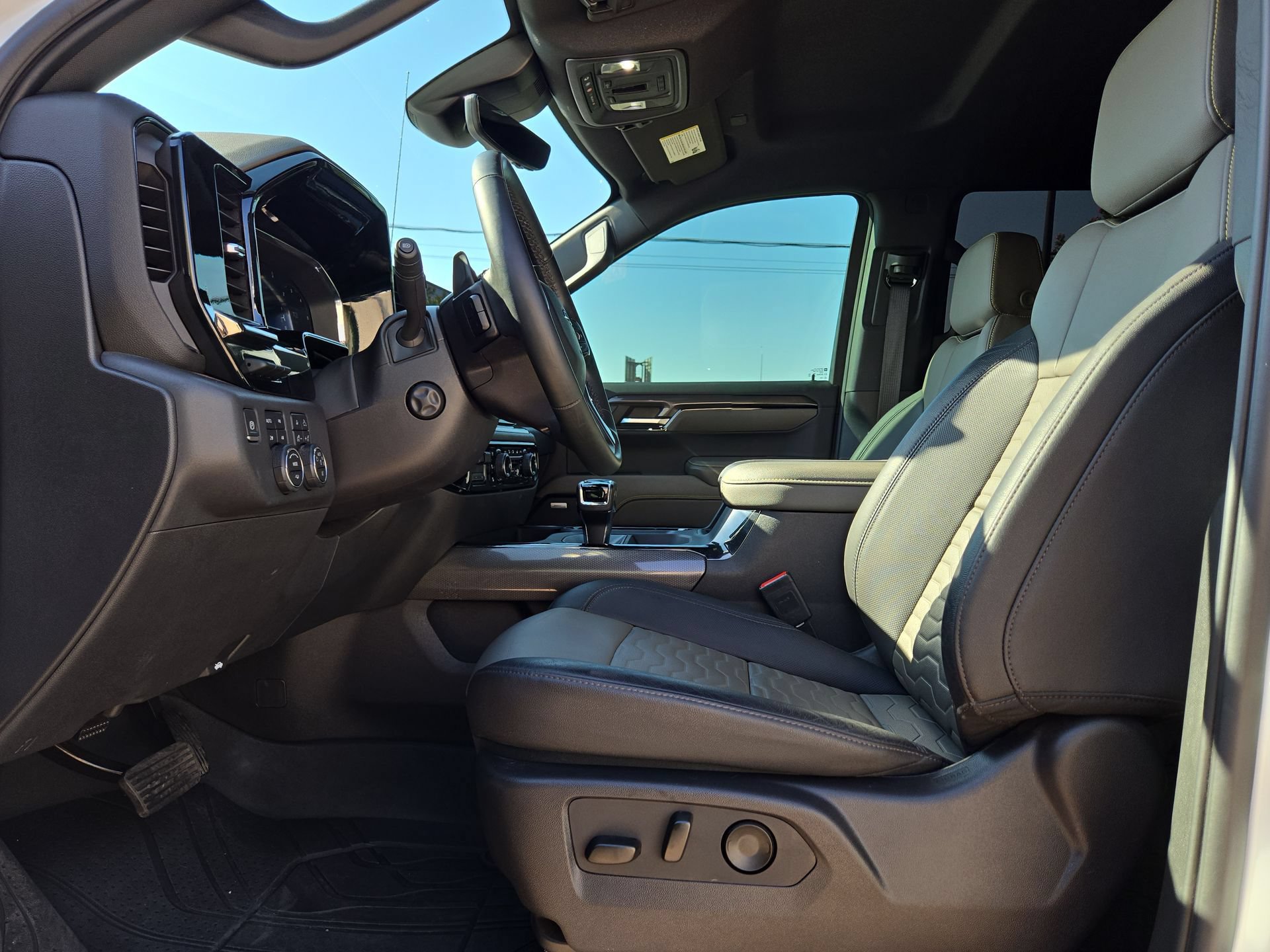 Used 2024 Chevrolet Silverado 1500 ZR2 w/ Technology Package AWD/4WD image 16