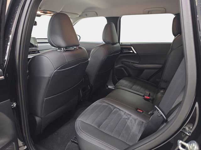 Used 2024 Mitsubishi Outlander SE AWD/4WD image 12