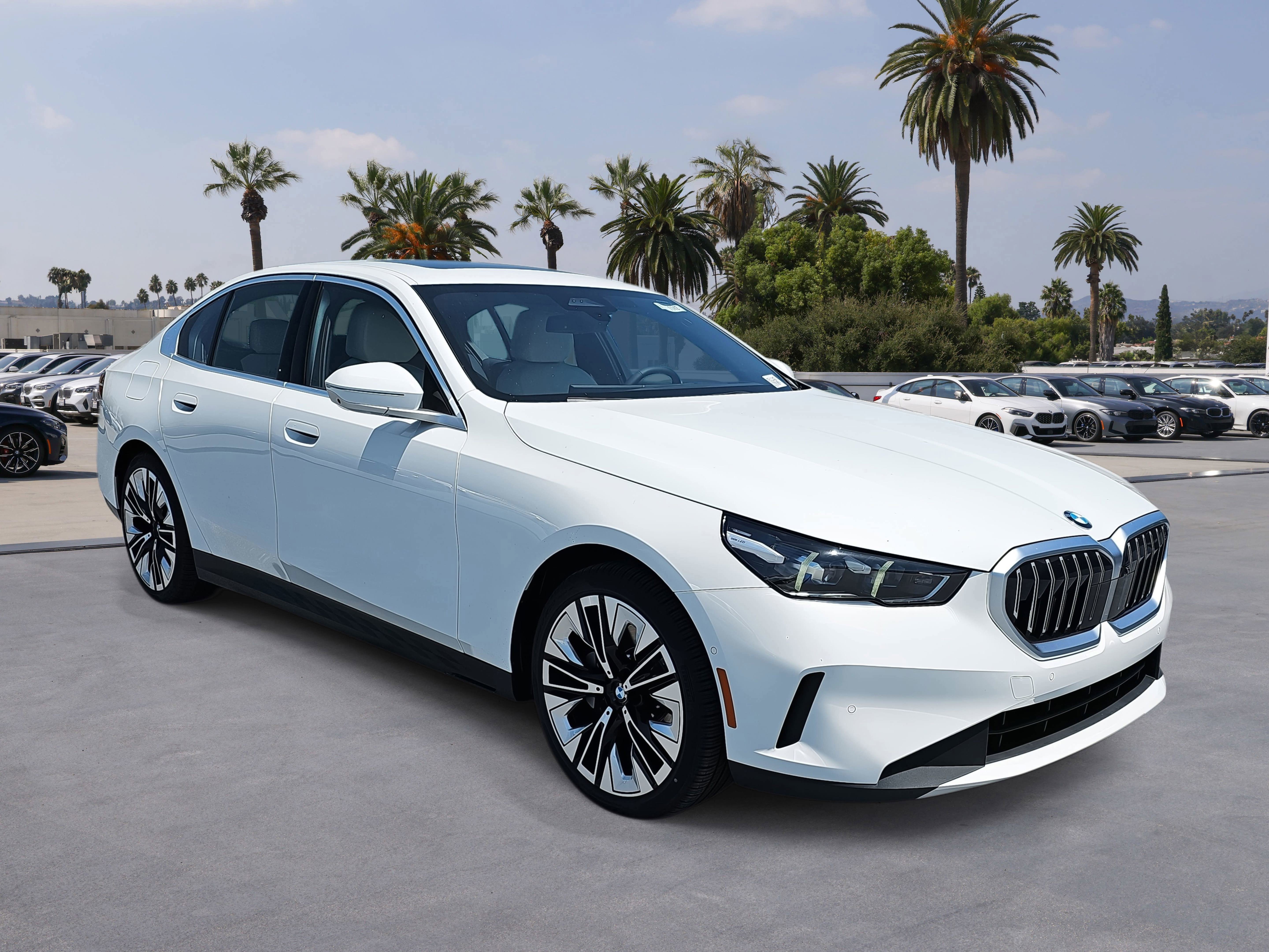 Used 2025 BMW 530i w/ Premium Package RWD image 3