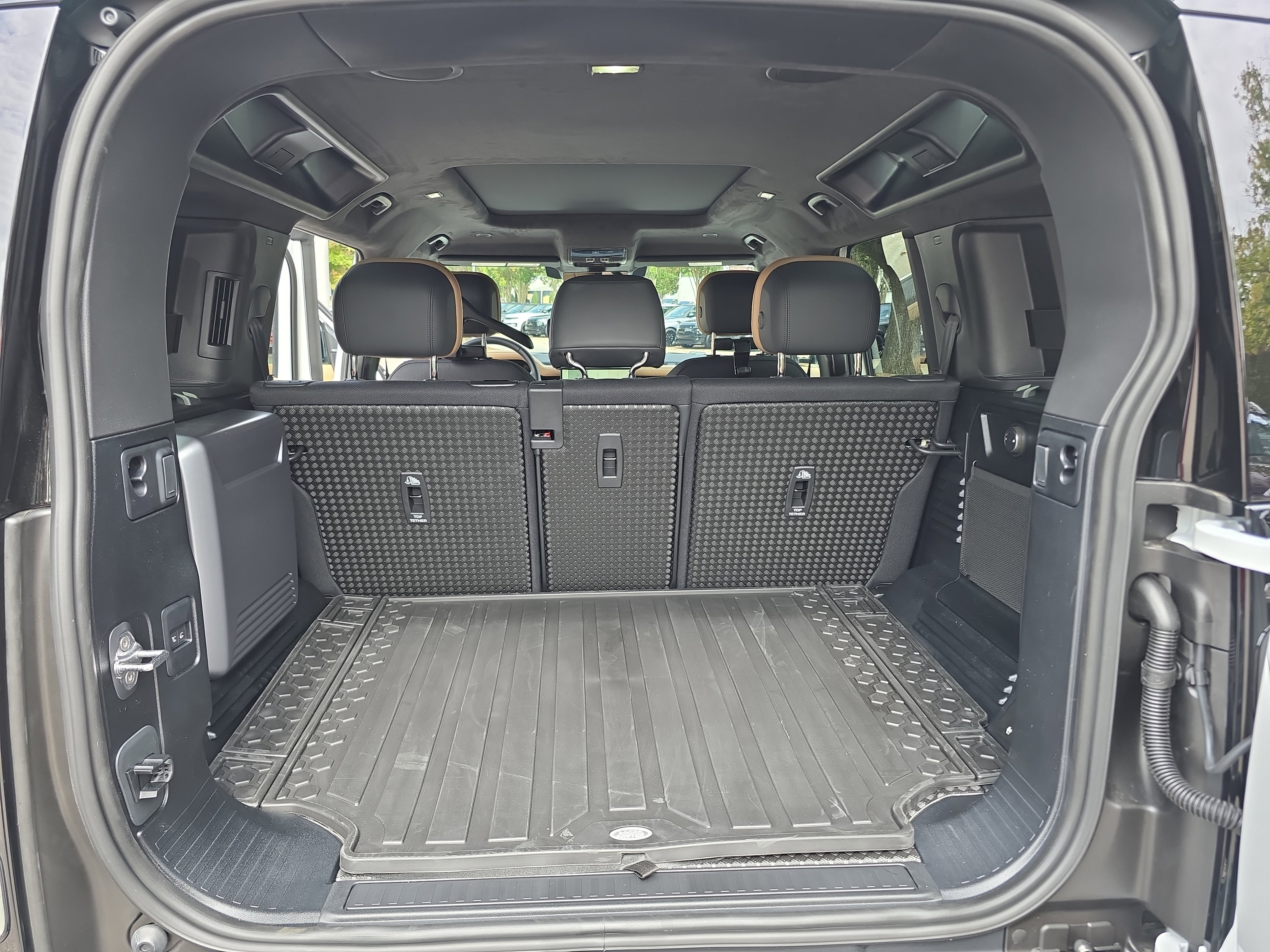 New 2026 Land Rover Defender 110 V8 image 12
