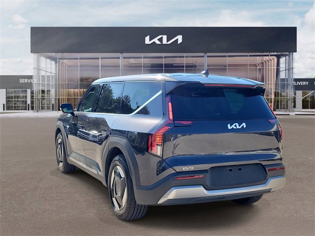 Certified 2026 Kia EV9 Light image 4