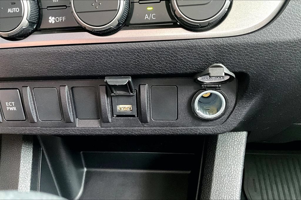 Certified 2023 Toyota Tacoma SR AWD/4WD image 19